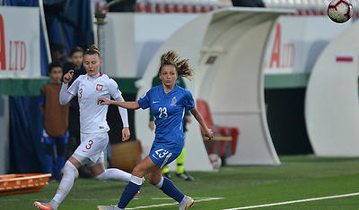 Kişilərimiz futbol oynaya bilir ki, qızlar da oynasın? -