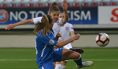 Kişilərimiz futbol oynaya bilir ki, qızlar da oynasın? -