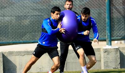 Abbasov komandasına bir neçə futbolçu götürdü -