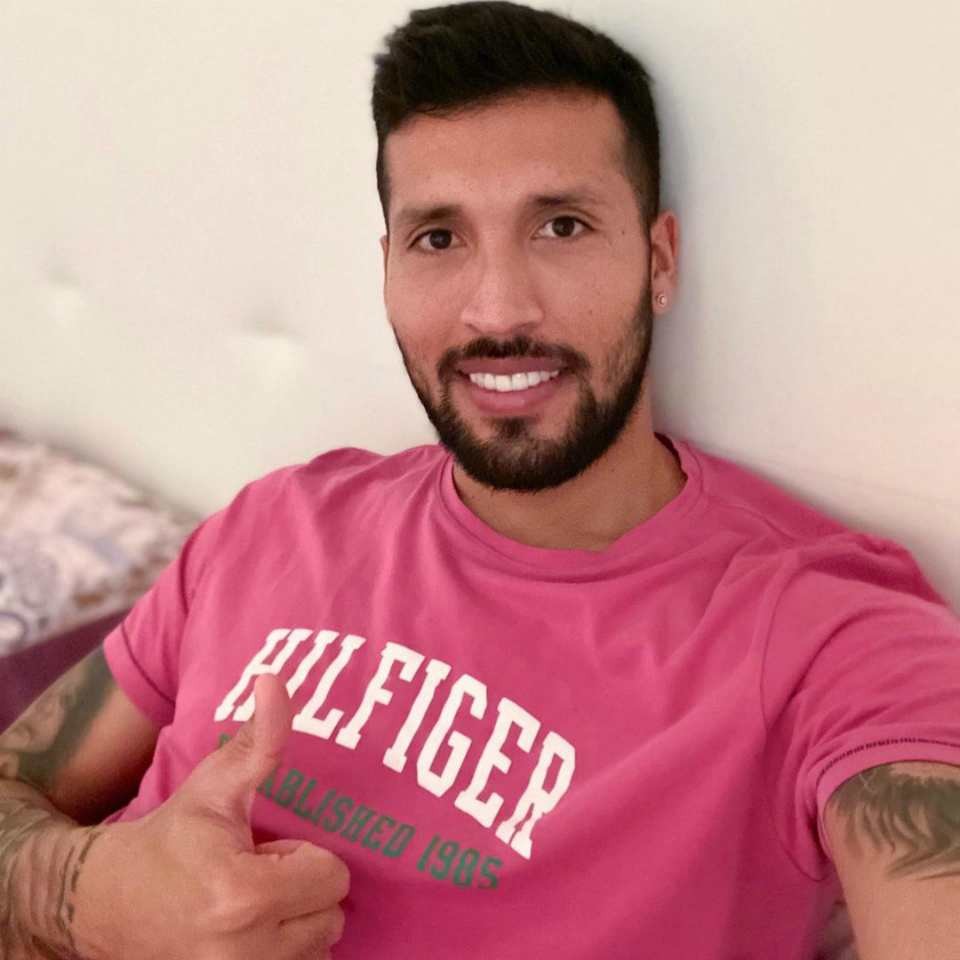 La Liqada koronavirusa yoluxan ilk futbolçu - FOTO