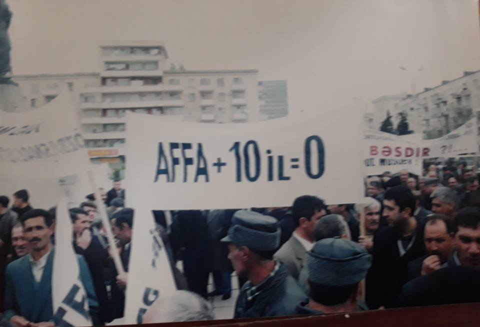 Adam özü futbola düşmüş virusdur