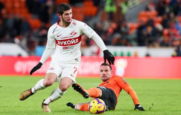 1 milyon avro maaş alan azərbaycanlı futbolçu da varmış...
