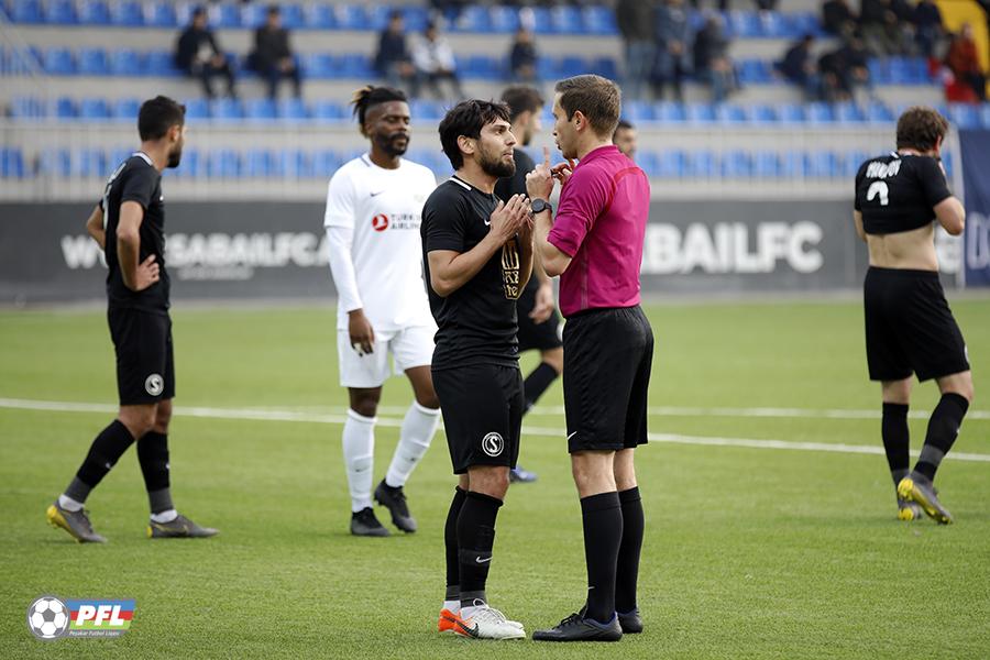 KAPİTANDAN İRAD: “Sənə deməyiblər evdə qal?”