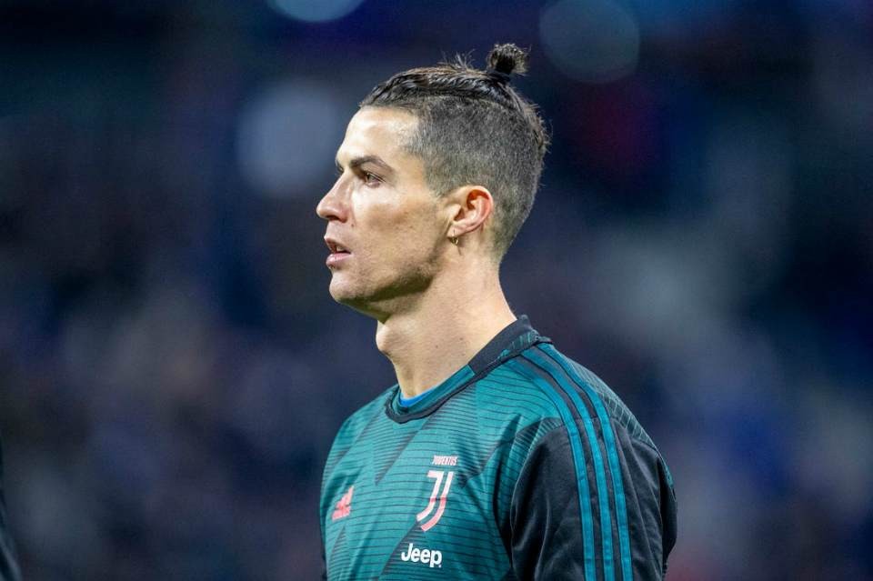 "Yuventus" koronavirusa görə Ronaldonu sata bilər