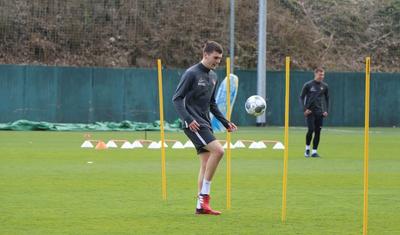 Millimizin futbolçusunu məcbur etdilər ki…
