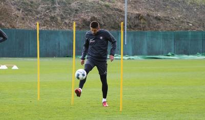Millimizin futbolçusunu məcbur etdilər ki…