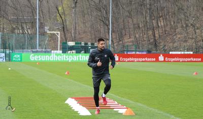 Millimizin futbolçusunu məcbur etdilər ki…
