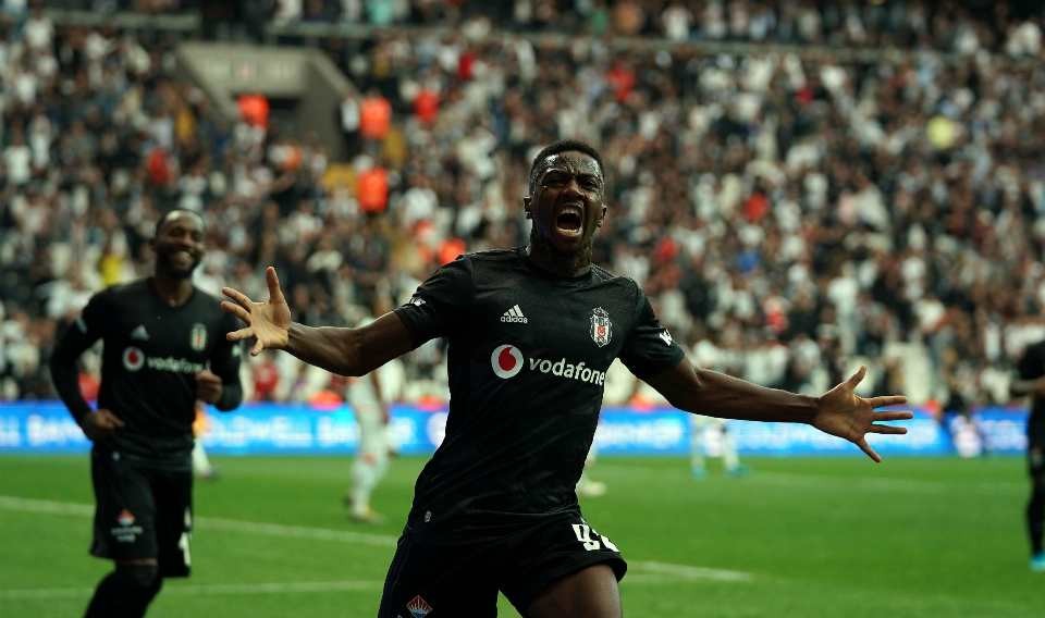 "Beşiktaş" icarəyə götürdüyü hücumçunu qaytarır