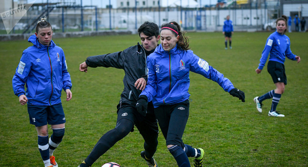 DƏHŞƏT! Azərbaycan millisinin futbolçuları tikintidə işləyir