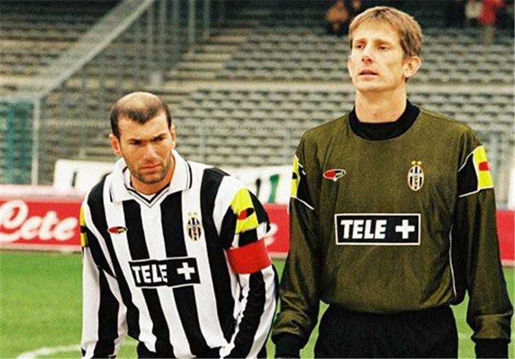 "Zidan "Fiat"da, digər futbolçular isə "Ferrari"də məşqə gəlirdi"