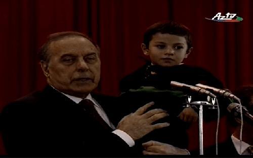 Heydər Əliyevin 5 yaşlı Qara Qarayevi bağrına basdığı anlar - VİDEO
