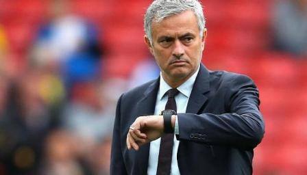 Mourinyo əsəbiləşdi: “Oynamaq istəmirsizsə, evdə oturun“