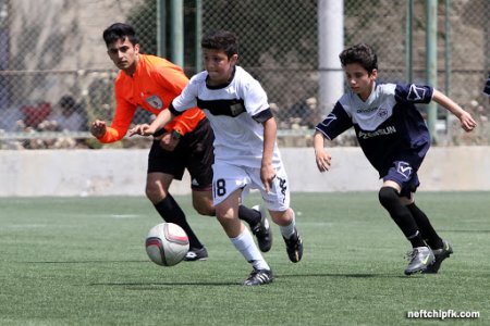 “Neftçi” liderdir, baş məşqçinin oğlu bombardir