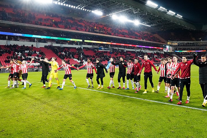 Futbolçular maaş endiriminə razılıq verdilər - PSV-də