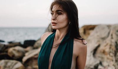 Azərbaycana gəlmiş gözəlçə indi modellik edir -