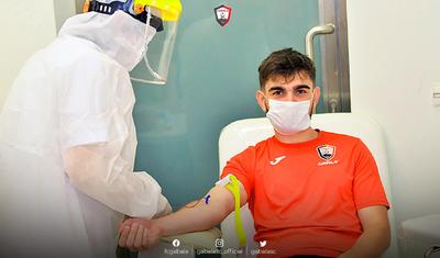 Həkim "Qəbələ"nin futbolçularını bir-bir… -