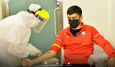 Həkim "Qəbələ"nin futbolçularını bir-bir… -