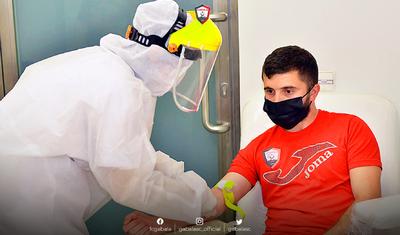 Həkim "Qəbələ"nin futbolçularını bir-bir… -