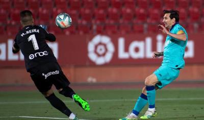 Saqqalsız Messi -