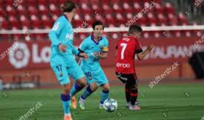 Saqqalsız Messi -