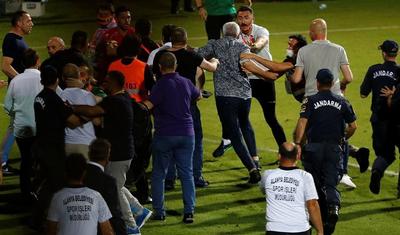 Klub prezidenti meydançaya girdi, dava düşdü: