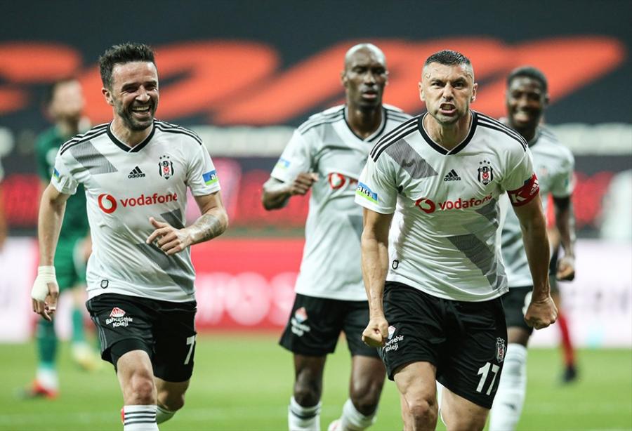 "Beşiktaş"dan 3:0-lıq "Konyaspor" qələbəsi - VİDEO