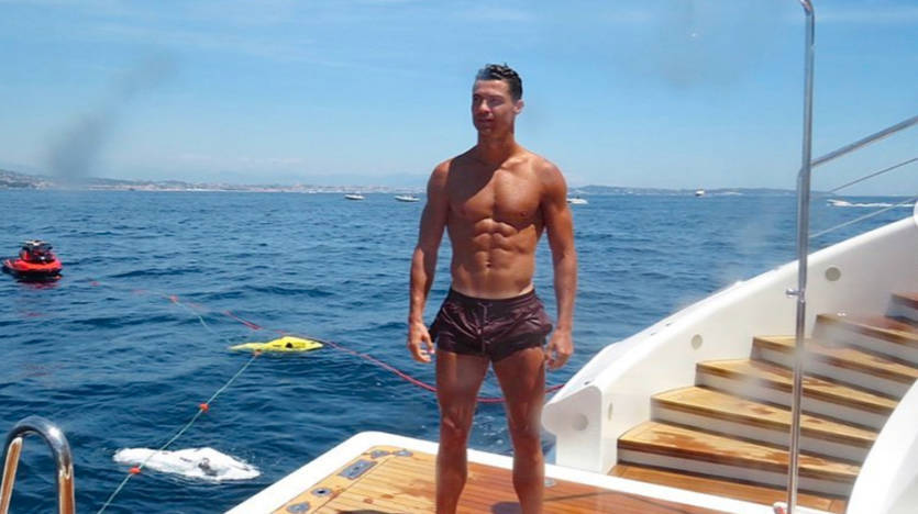 Ronaldo bahalı yaxtanı icarəyə götürdü - FOTO