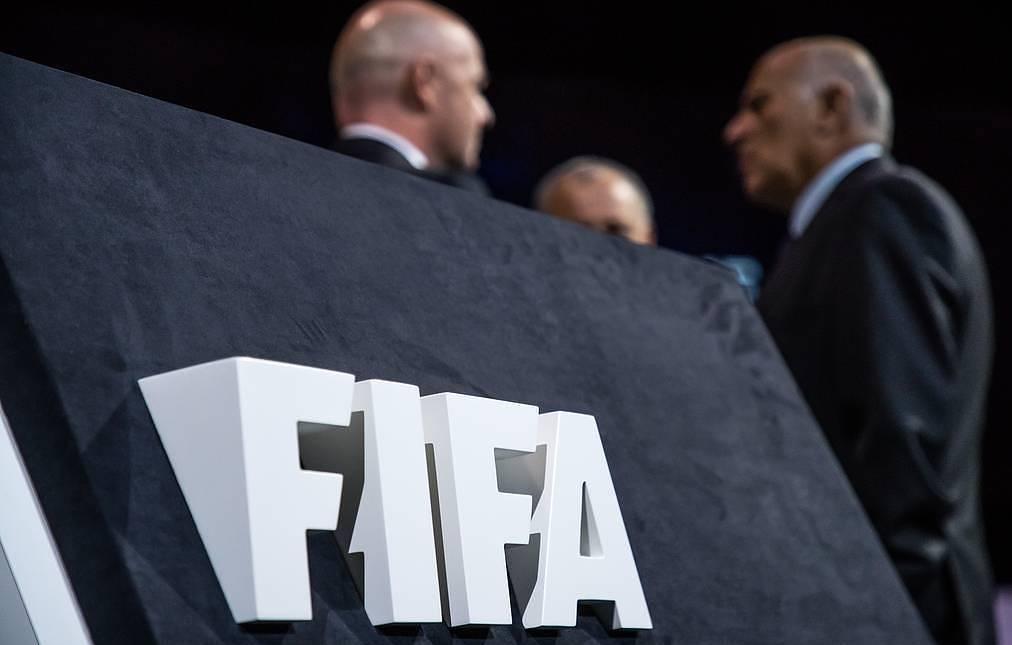 FIFA transferlərə görə cərimələdi -