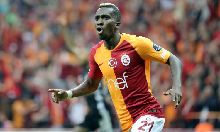 "Qalatasaray" məşhur futbolçusu ilə yolları ayırdı