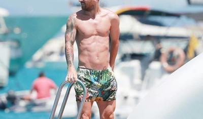 Messi dənizdə özünü günə verir, Suares isə... –