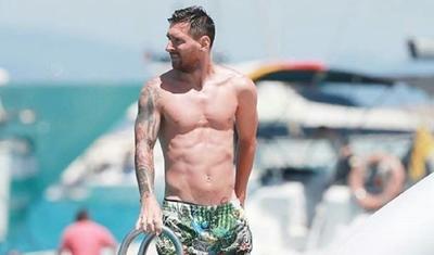 Messi dənizdə özünü günə verir, Suares isə... –