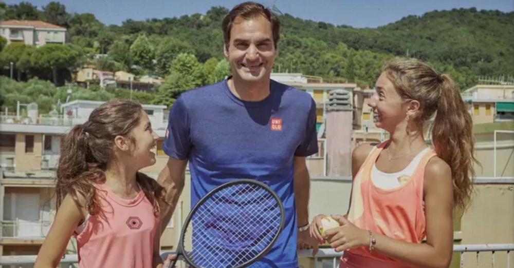 Damda tennis oynayan qızlara möhtəşəm sürpriz - VİDEO