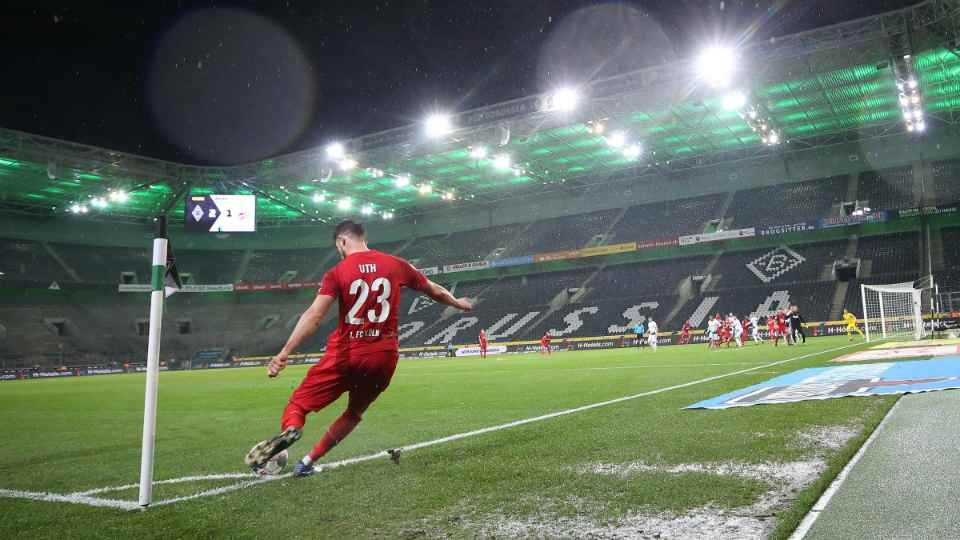 Azarkeşlər stadionlara qaytarılır - Almaniyada 