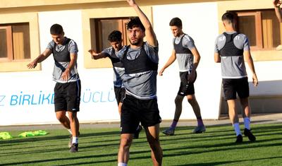 Ayxan Abbasov futbolçuları başına topladı və ...