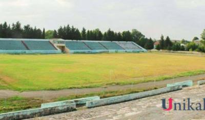 İş adamının sponsoru olduğu stadion BƏRBAD VƏZİYYƏTDƏ -