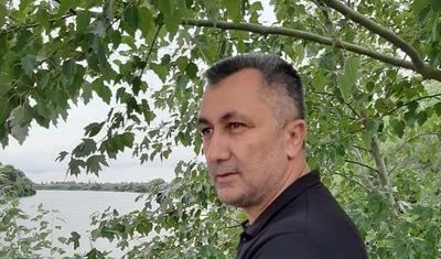 Ramin Musayev deyir, Elxan Məmmədov yedirdir