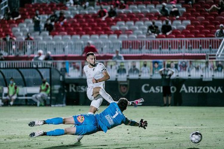 Çoxlarının bəyənmədiyi azərbaycanlı futbolçunu təriflədi: "Son dərəcə ağıllıdır"