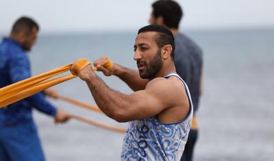 Millinin üzvləri dəniz kənarında istirahət etmir -