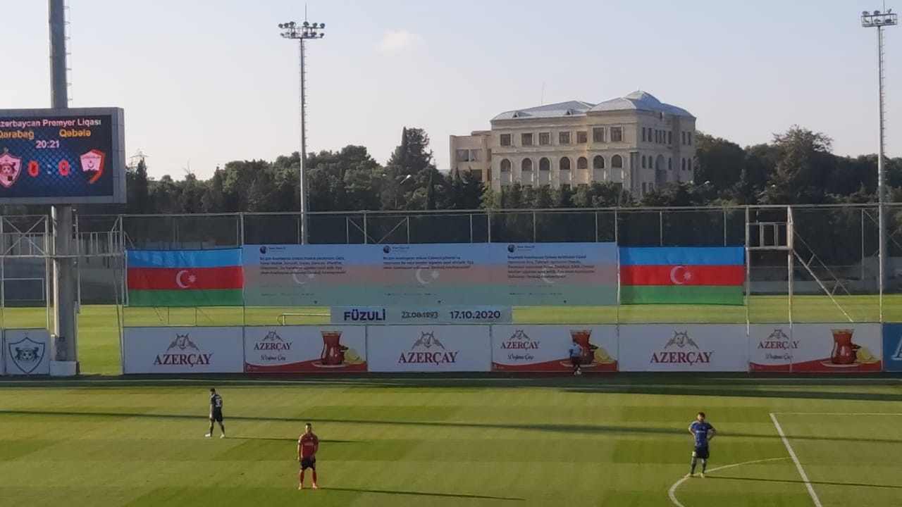 Prezidentin tvitləri "Azersun Arena"nı bəzədi - FOTOLAR