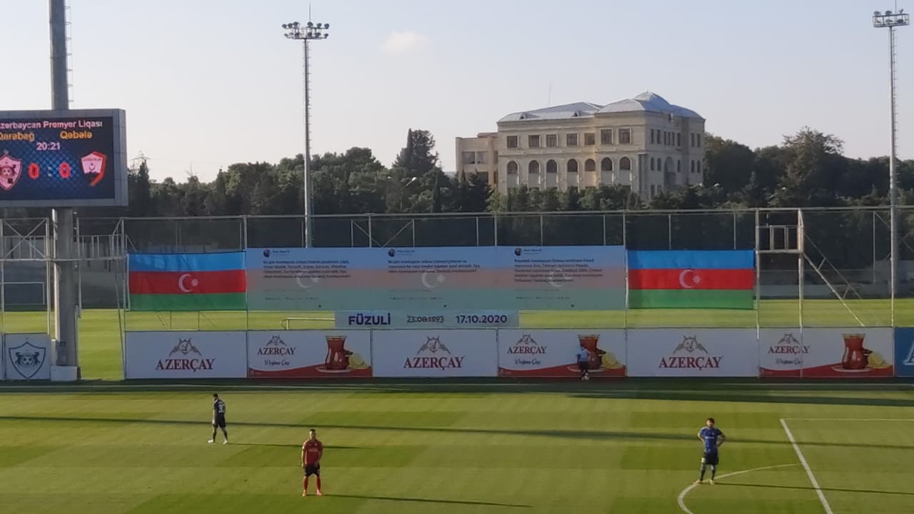 Prezidentin tvitləri "Azersun Arena"nı bəzədi - FOTOLAR
