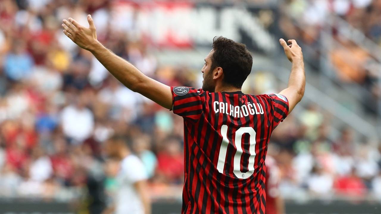 Hakan "Milan"da illik 6 milyon avro qazanmaq istəyir