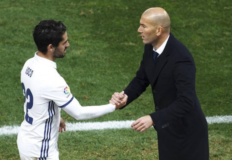 "Real"ın ulduzu Zİnədin Zidandan şikayət etdi