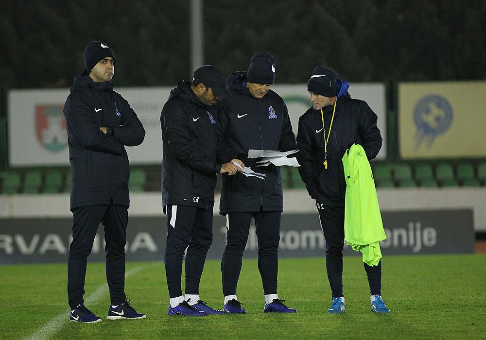 Canni De Byazi niyə 2 futbolçunu əsas heyətdən kənarlaşdırdı?
