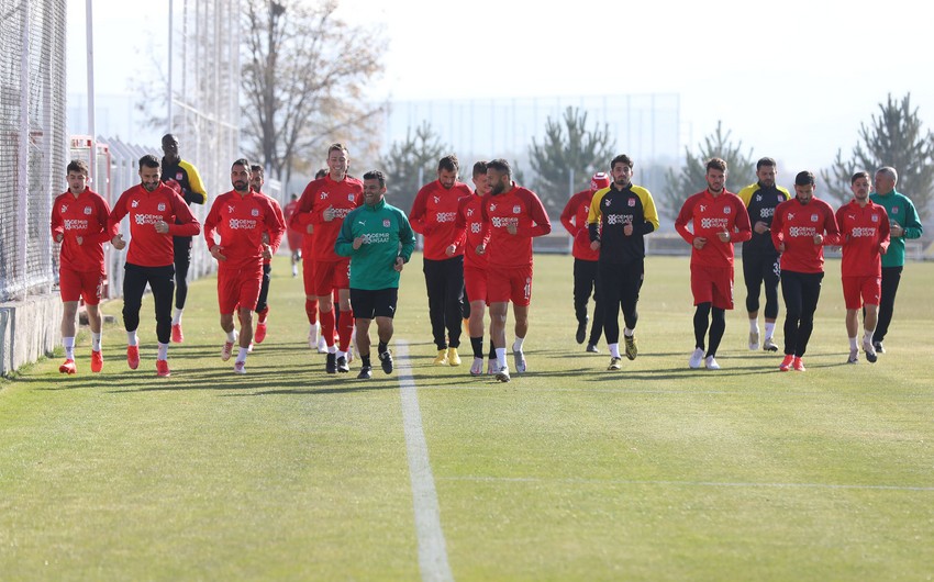 6 futbolçu "Qarabağ"ı kənardan seyr edəcək