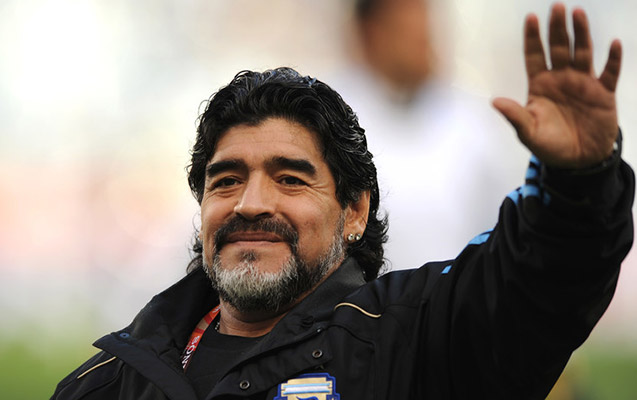 Maradonaya görə bayraqları endirdi - FİFA 