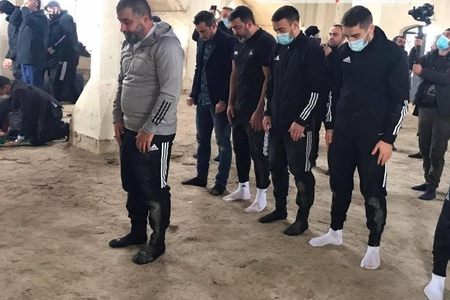 "Qarabağ"ın futbolçuları Ağdamdakı Cümə məscidində namaz qıldı - FOTO