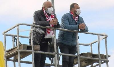 Araz Abdullayevin oyununu krandan izlədi