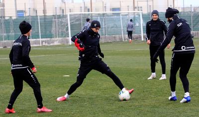 Premyer Liqa klubu yeni transferlərini tərlətdi -