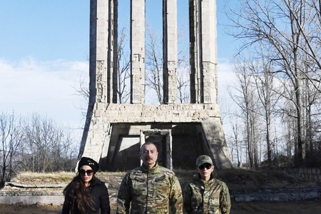 İlham Əliyev Vaqif türbəsini ziyarət edib - FOTO