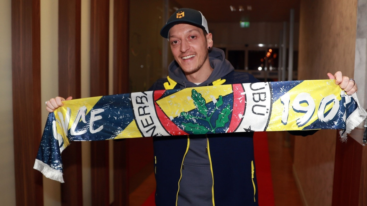 Özil "Fənərbağça"ya keçidi haqda: "Həyəcanlıyam, başqa nə isə demək istəmirəm"